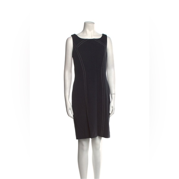 Carolina Herrera Dresses & Skirts - Carolina Herrera scoop neck Elegant Black Sleeveless Dress size M